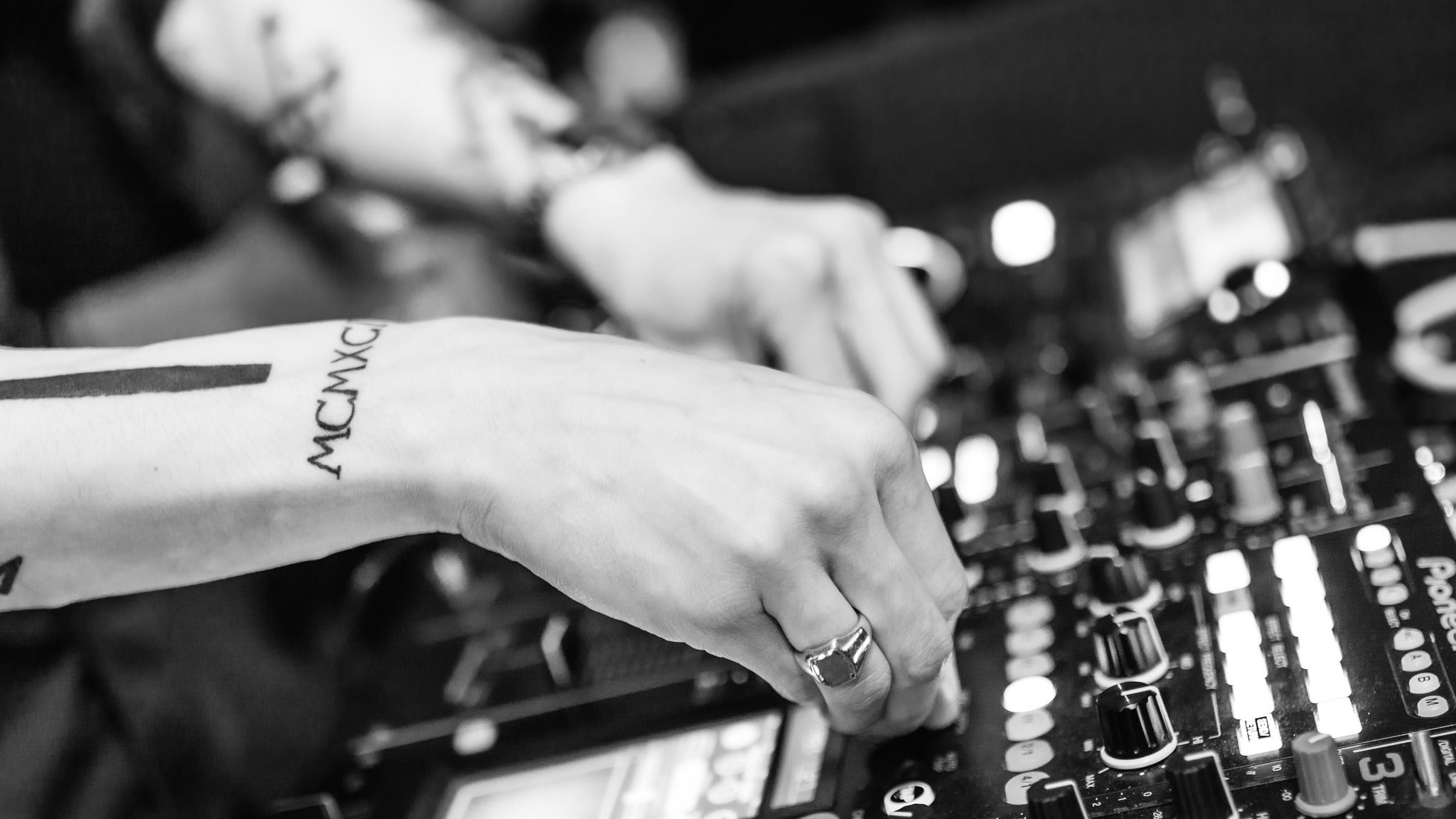Sonique's Electrifying Night: Dance Anthems at SWX Bristol!