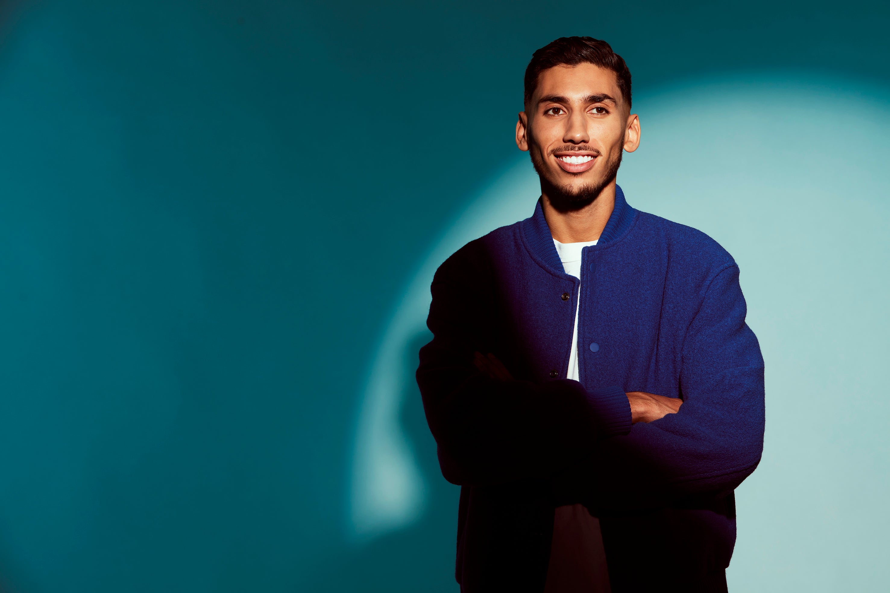 Ilyes Djadel Live: Comedy Sensation Electrifies Cirque Royal, Bruxelles!