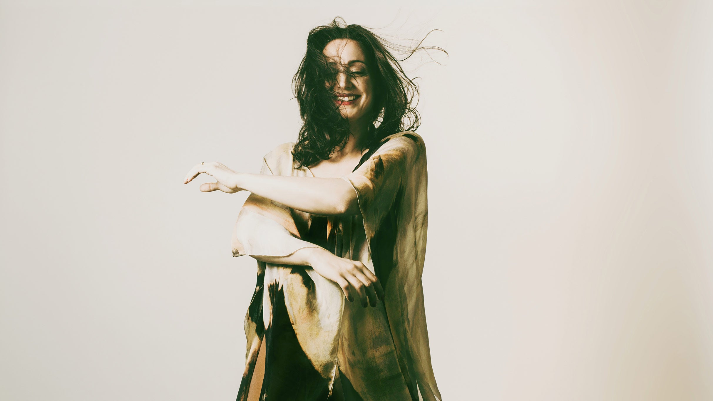Isabelle Beernaert's 'Amor Fati' Dance Spectacle: A Night of Passion in Heist-op-den-Berg