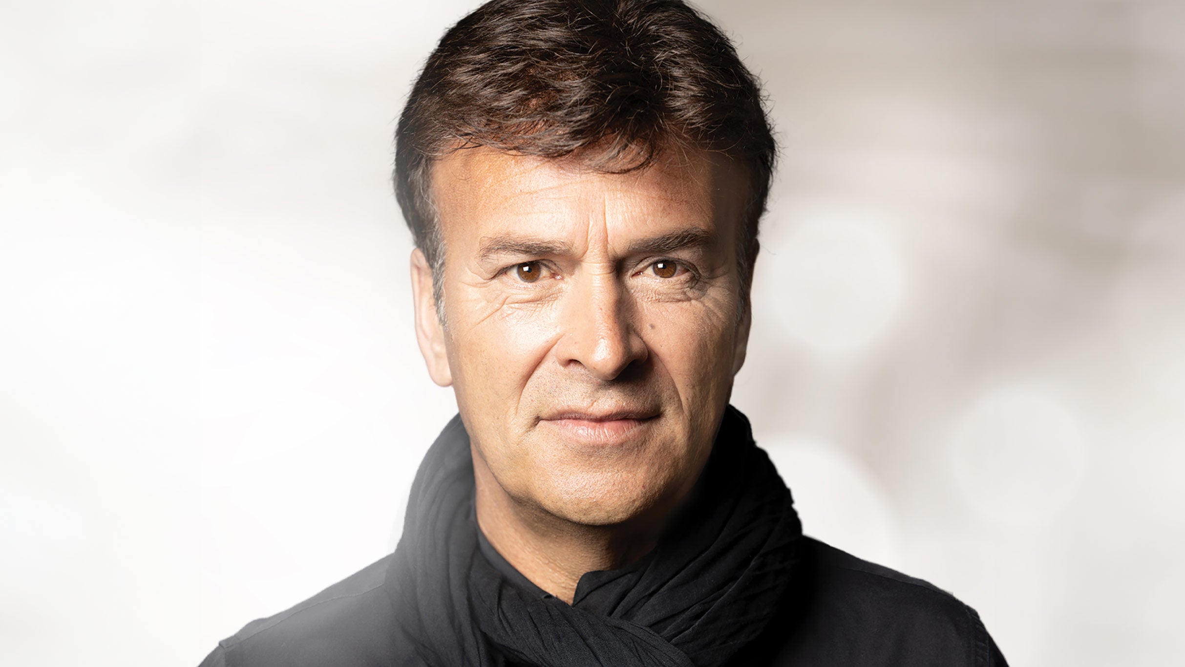 Tony Carreira Live: A Night of Passionate Portuguese Ballads in Bruxelles!