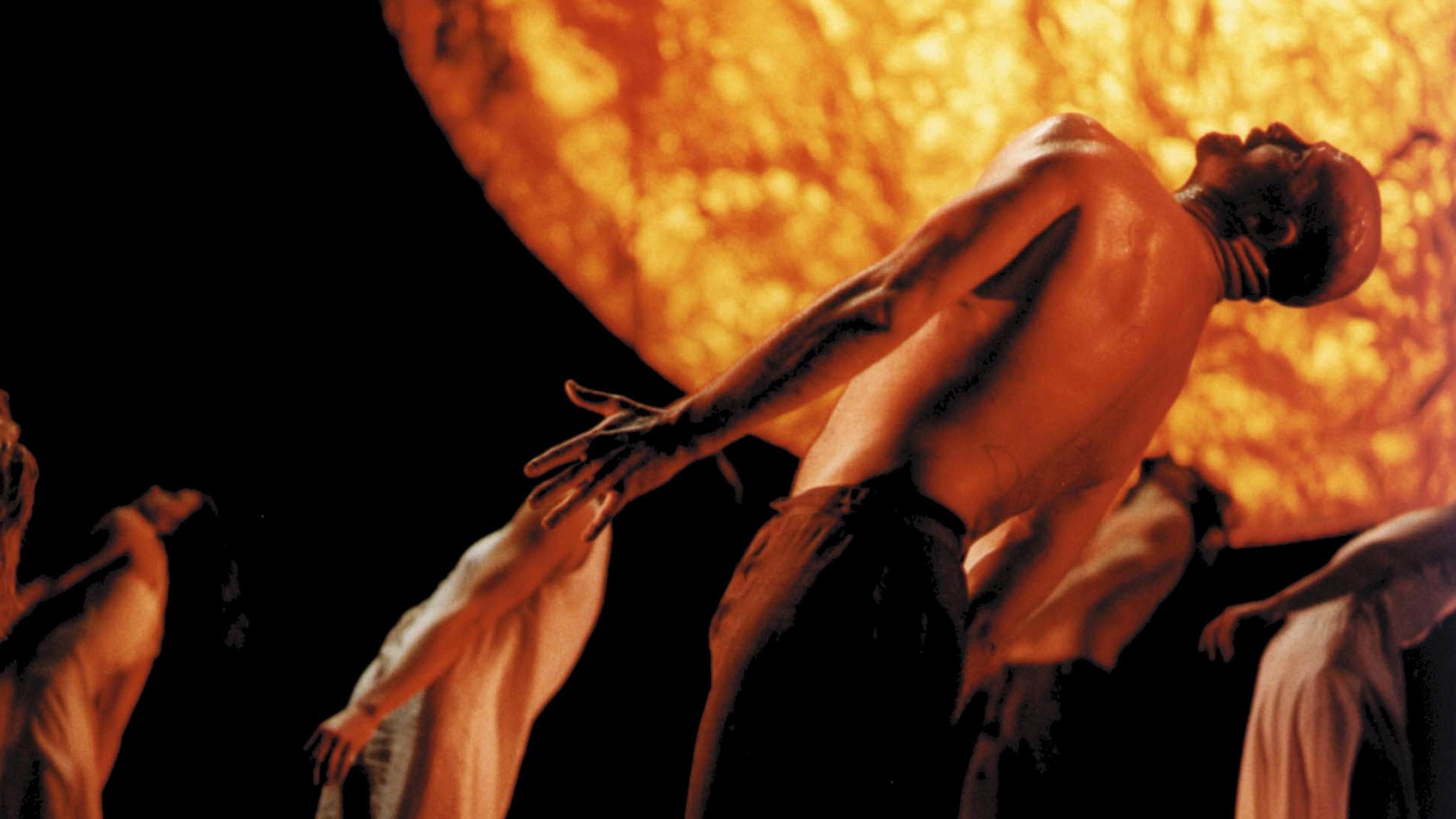 Carmina Burana: Szeged Contemporary Dance Company's Electrifying Performance in Antwerp!