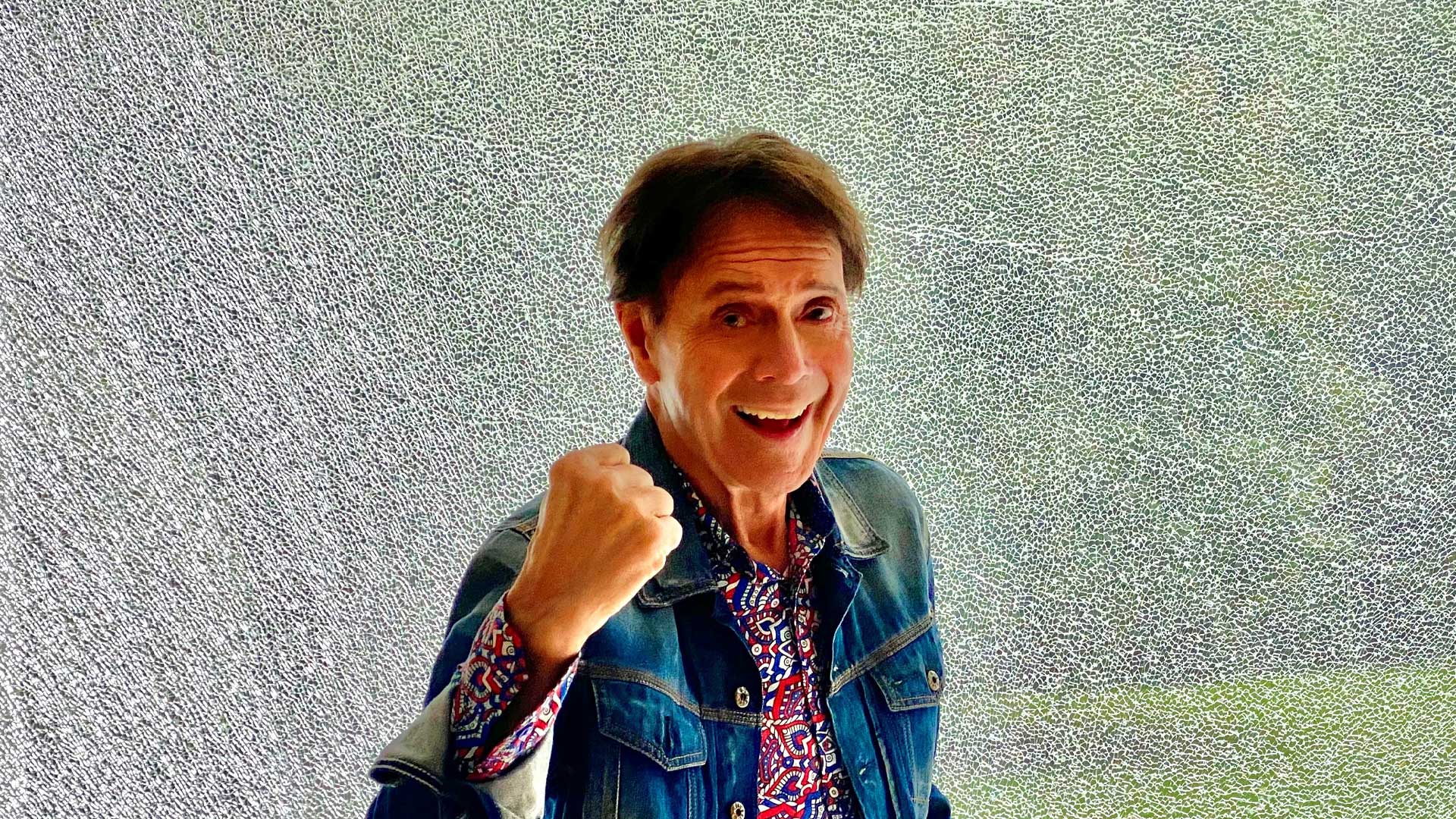 Cliff Richard's 'Can't Stop Me Now' Tour: A Night of Timeless Hits in Bournemouth!