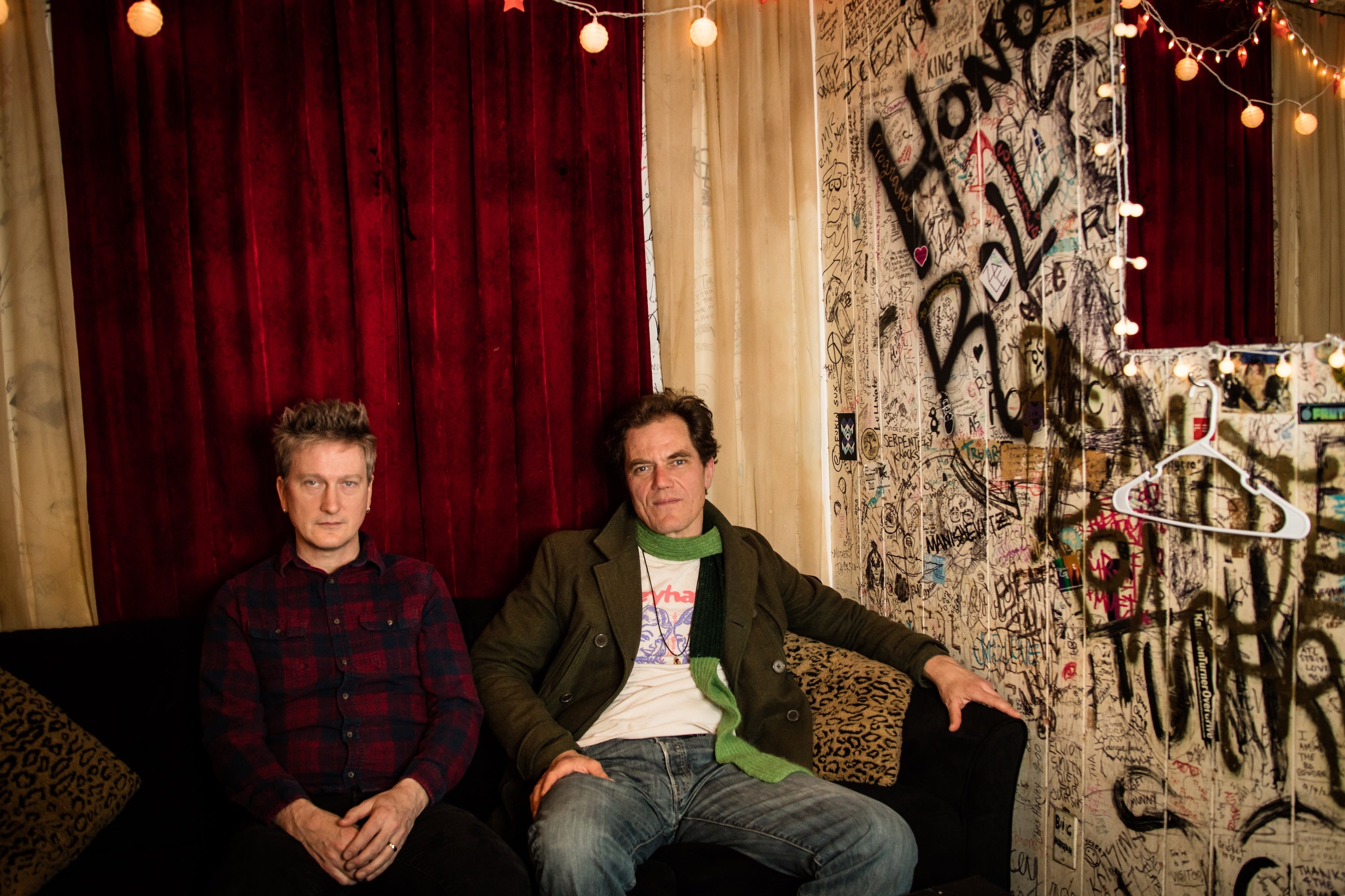 Michael Shannon & Jason Narducy Reimagine R.E.M.'s 'Fables' Live in Manchester!
