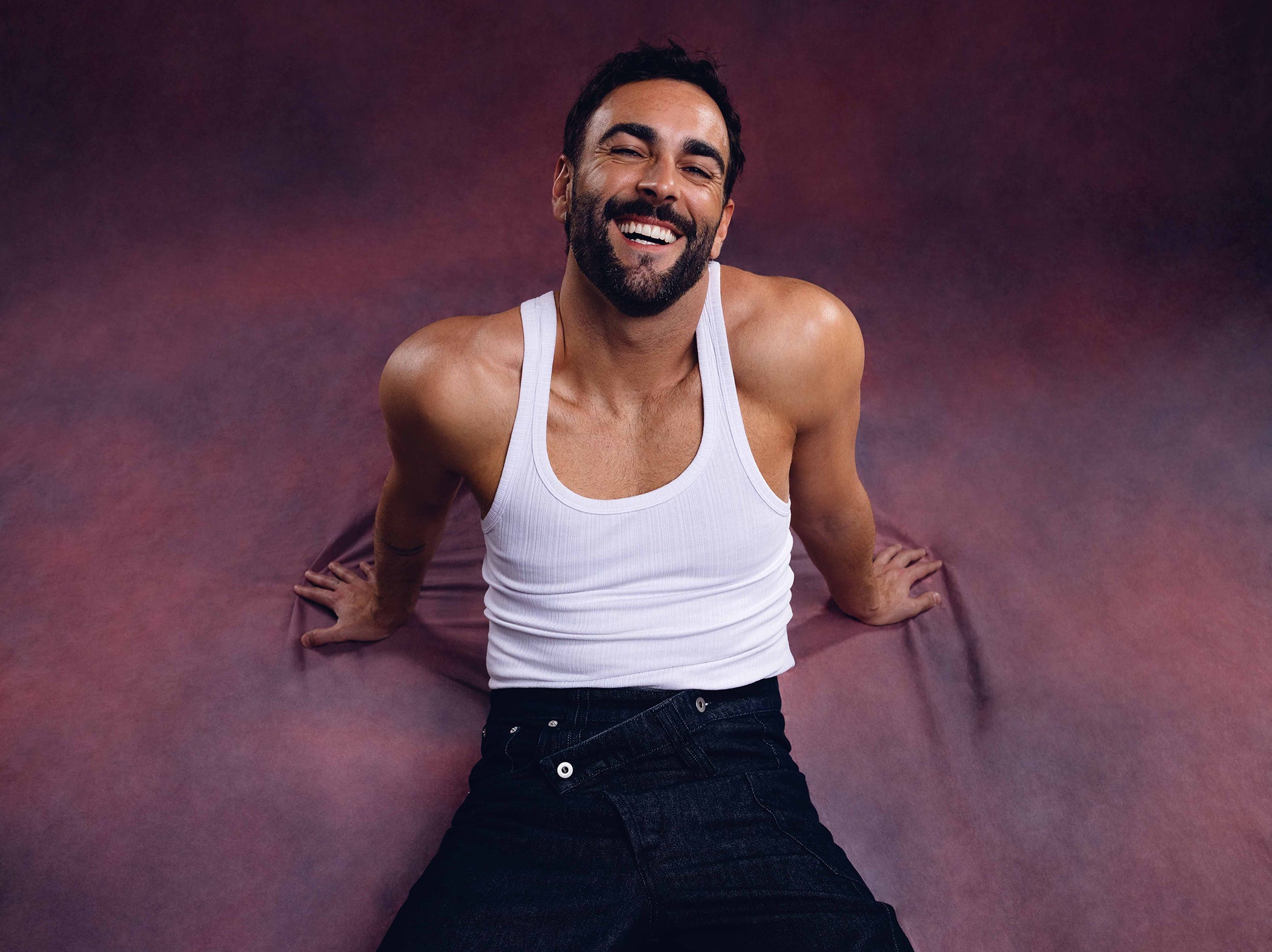 Marco Mengoni's Electrifying Stuttgart Show: A European Tour Stop!